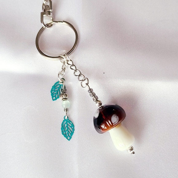 Brown mushroom leaf charm keychain bead keyring y2k - Picture 1 of 5